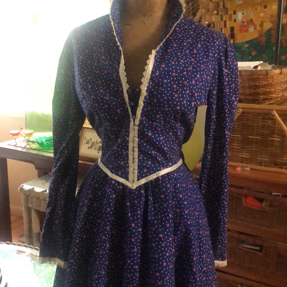 *Vintage 1970’s - featured in recent Poshmark ad- authentic Gunne Sax midi dress - Picture 8 of 16